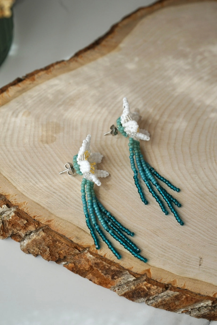Dewdrop blooms (teal studs)