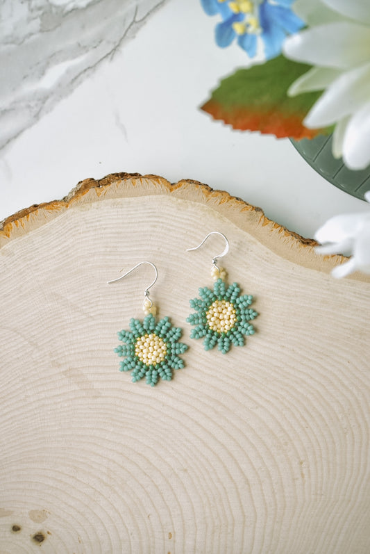 Seafoam daisies