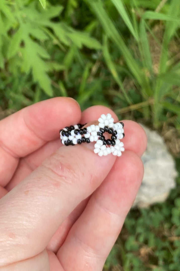 Black + white cinque ring (7)