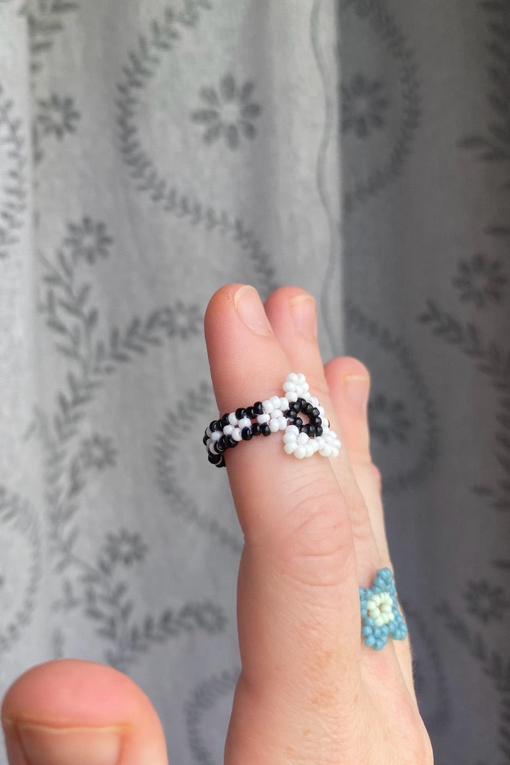 Black + white cinque ring (7)