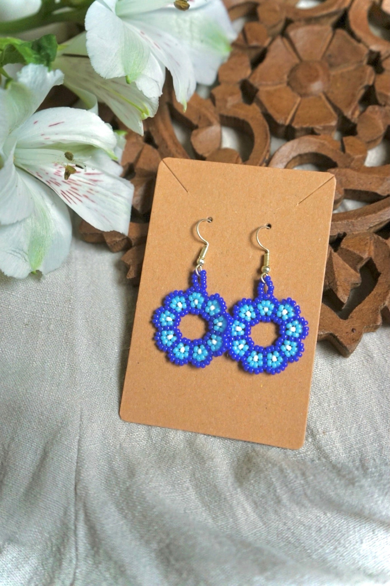 Bluebird daisy chain