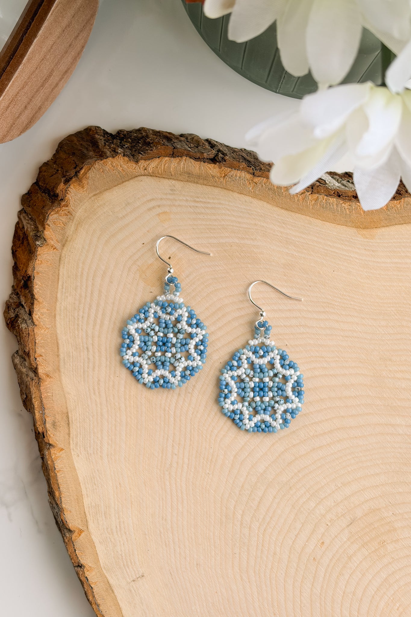 Denim & pearl rounds