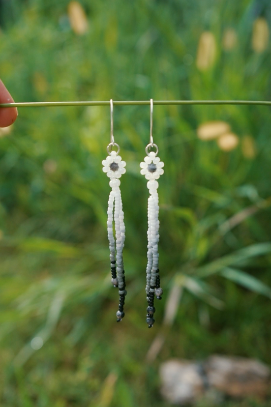 Grayscale daisy drops