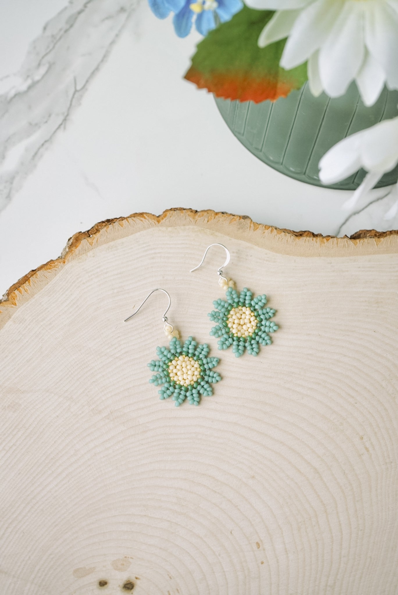 Seafoam daisies