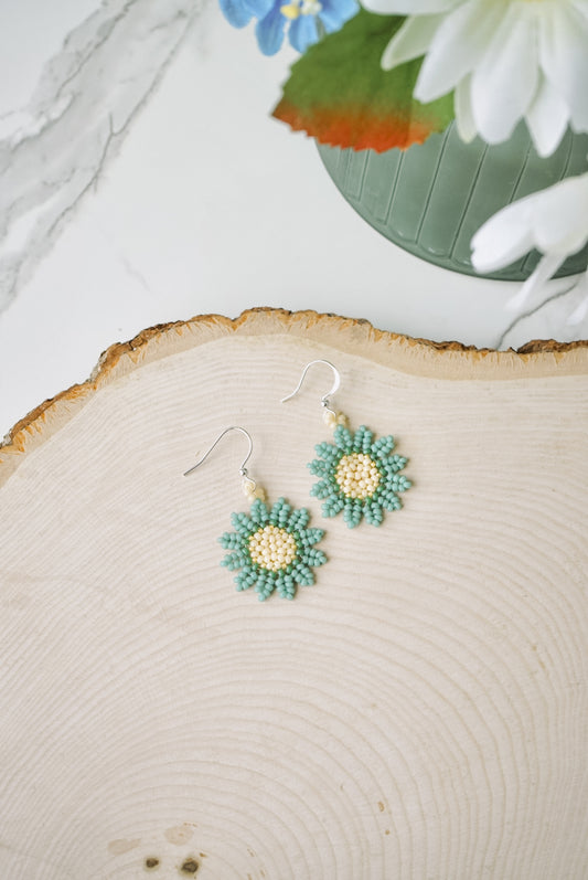Seafoam daisies