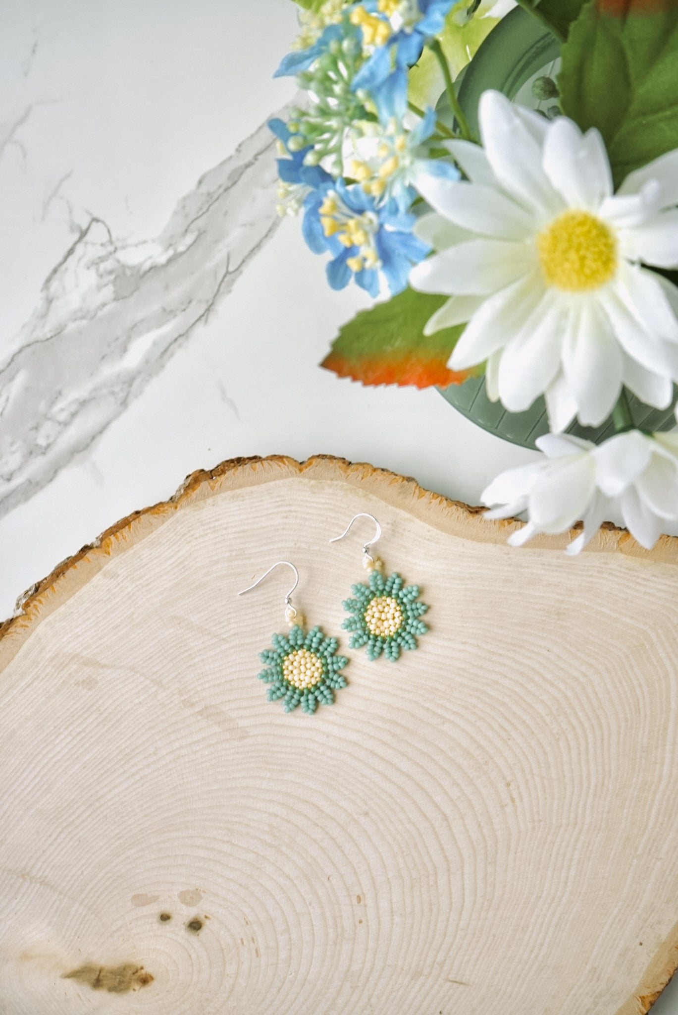 Seafoam daisies