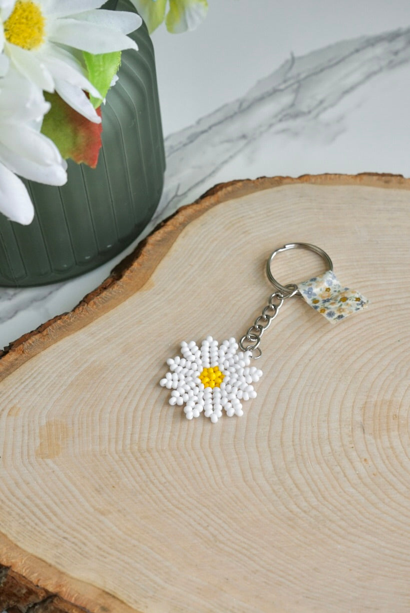 Daisy keychain (small)