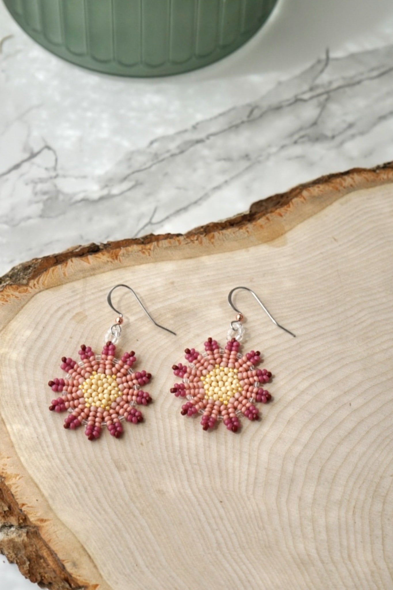 Raspberry-tipped sunburst blossoms