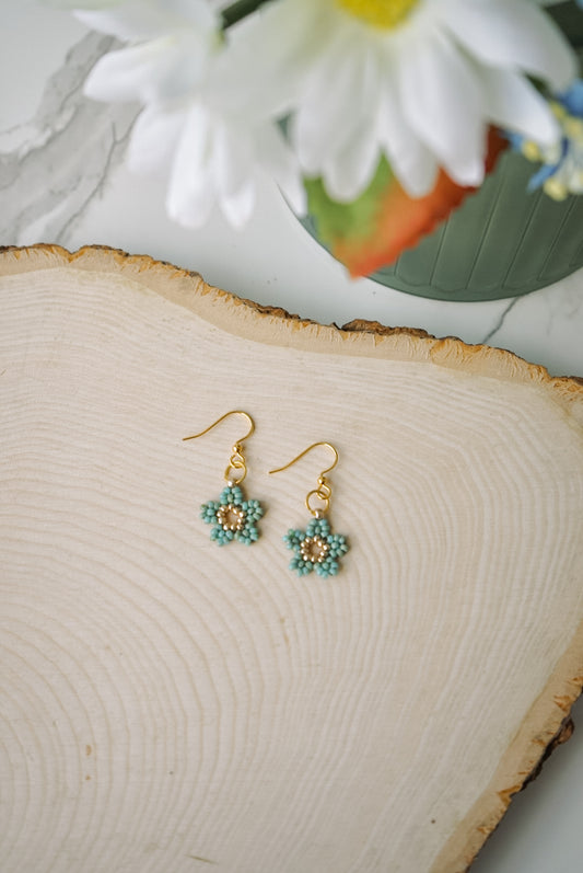 Turquoise and gold cinque flowers