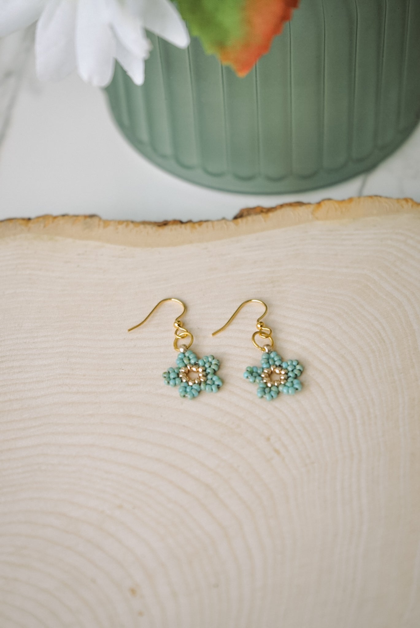 Turquoise and gold cinque flowers