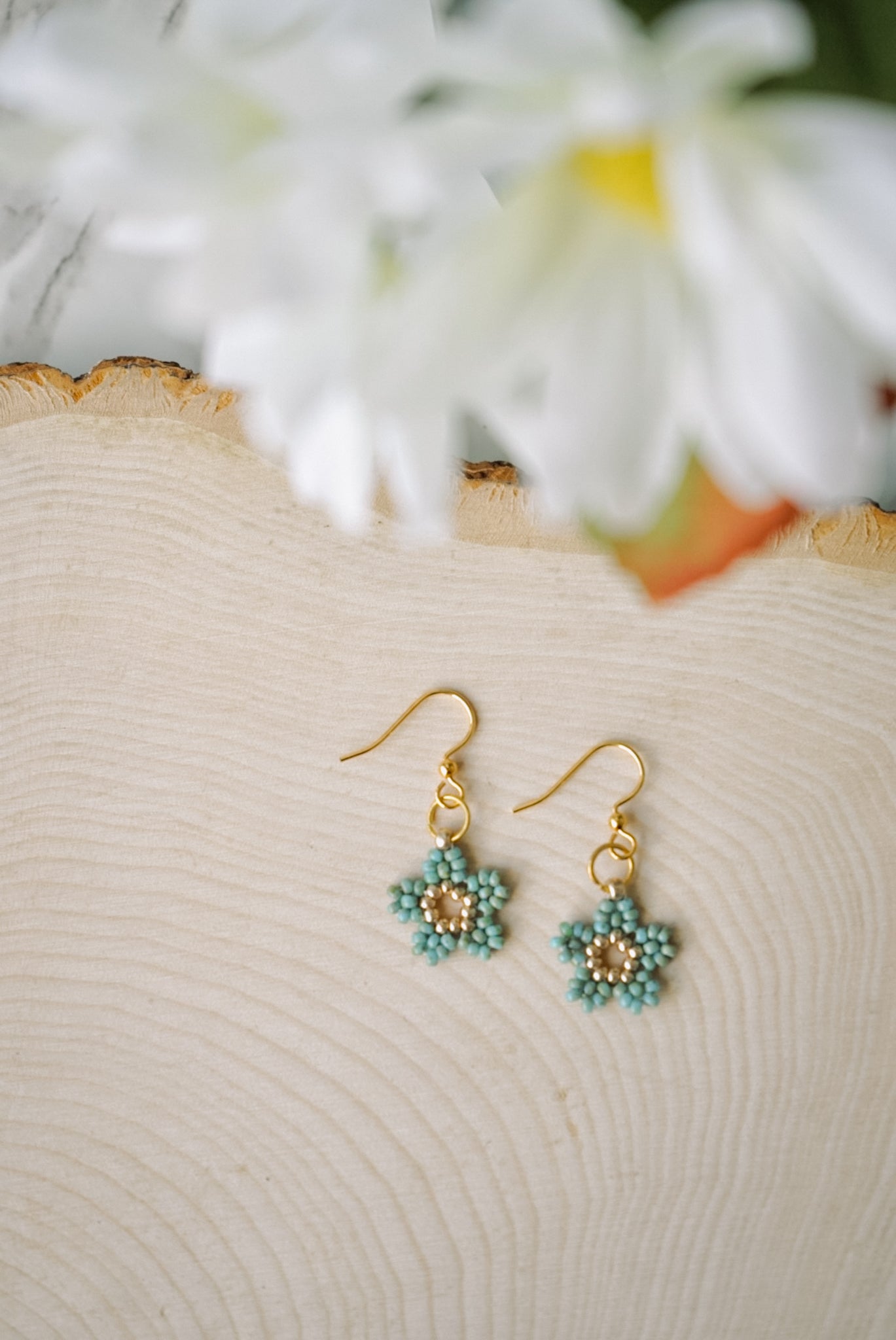 Turquoise and gold cinque flowers