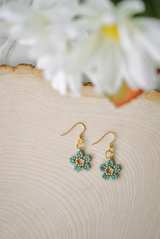 Turquoise and gold cinque flowers
