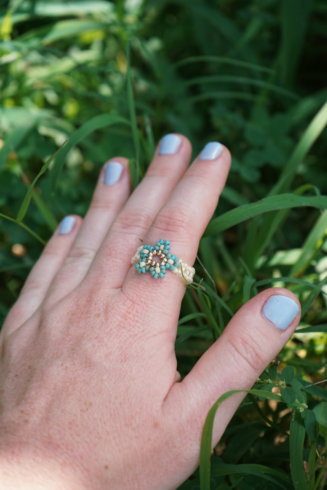 Turquoise and cream lined cinque ring (8.5)